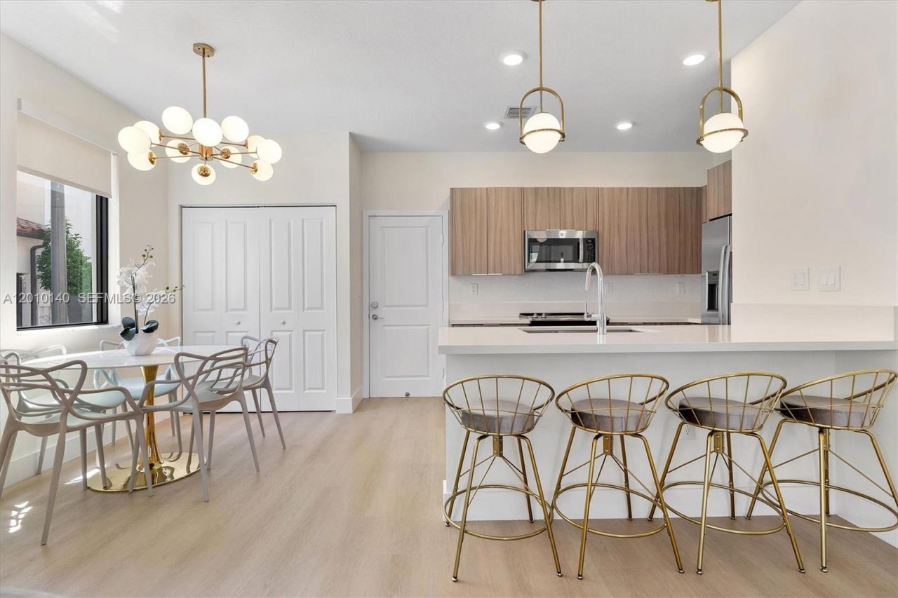 8368 Central Park Blvd, Doral, FL 33166 Photo