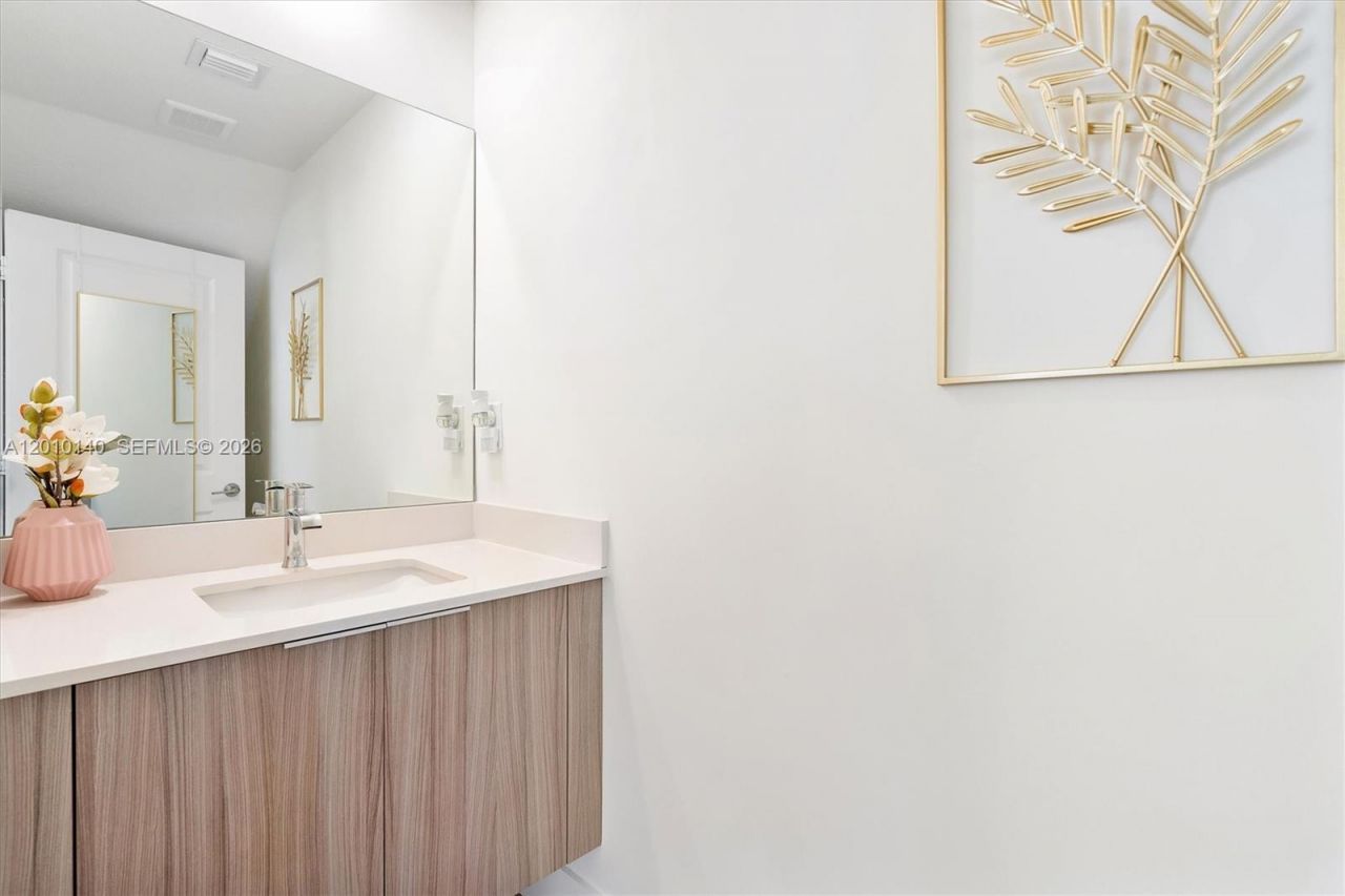 8368 Central Park Blvd, Doral, FL 33166 Photo