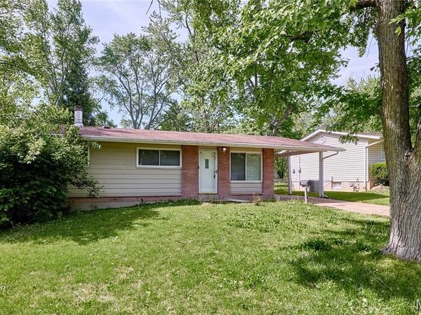 1960 Parker Road , Florissant, MO 63033