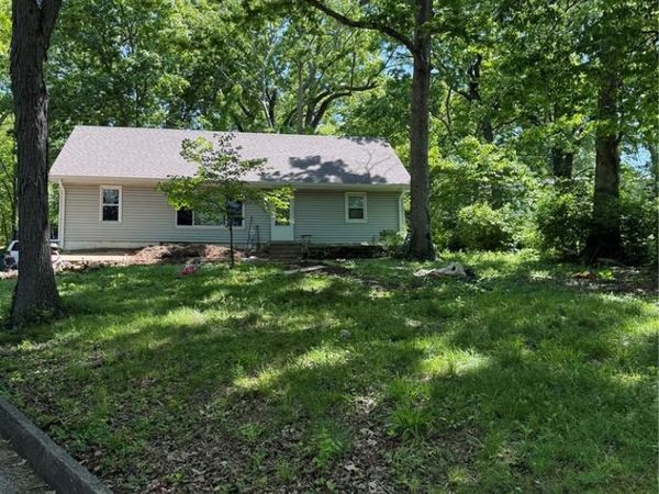 17 Robin Lane, Fenton, MO 63026