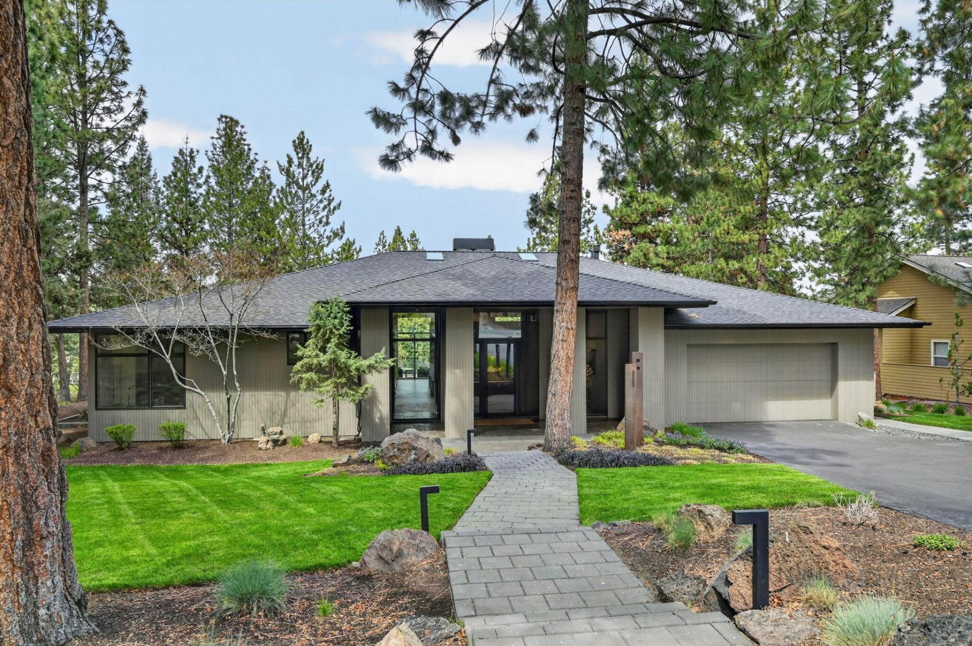2600 NW Champion Circle, Bend, OR 97703 Main Photo