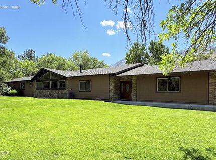232 Beverly Way, Gardnerville, NV 89460 Photo