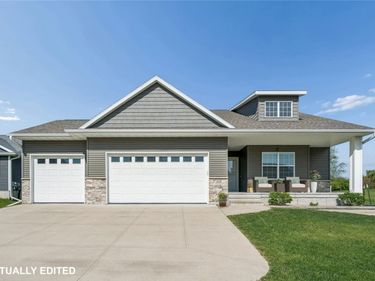 3520 Royal Drive SW, Cedar Rapids, IA 52404