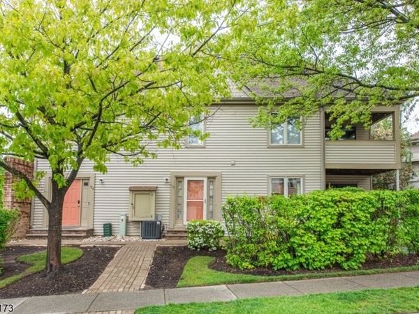 125 Sunrise Dr, Hanover, NJ 07981