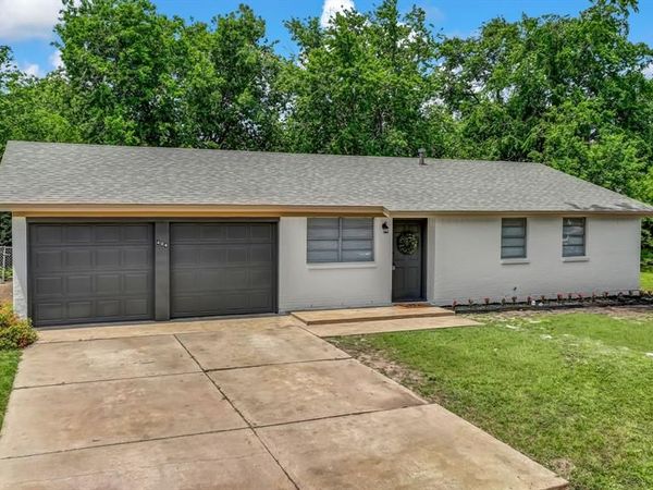 404 Nathan Street , Burleson, TX 76028