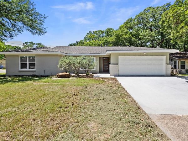 914 Vine Street , Euless, TX 76040