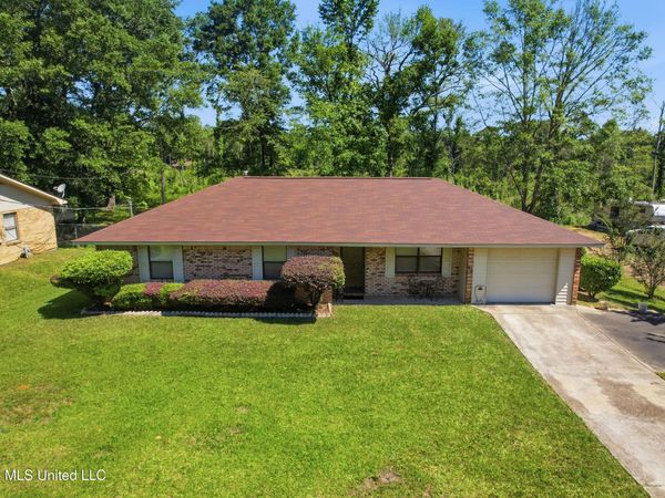 809 Saint Augustine Ext , McComb, MS 39648