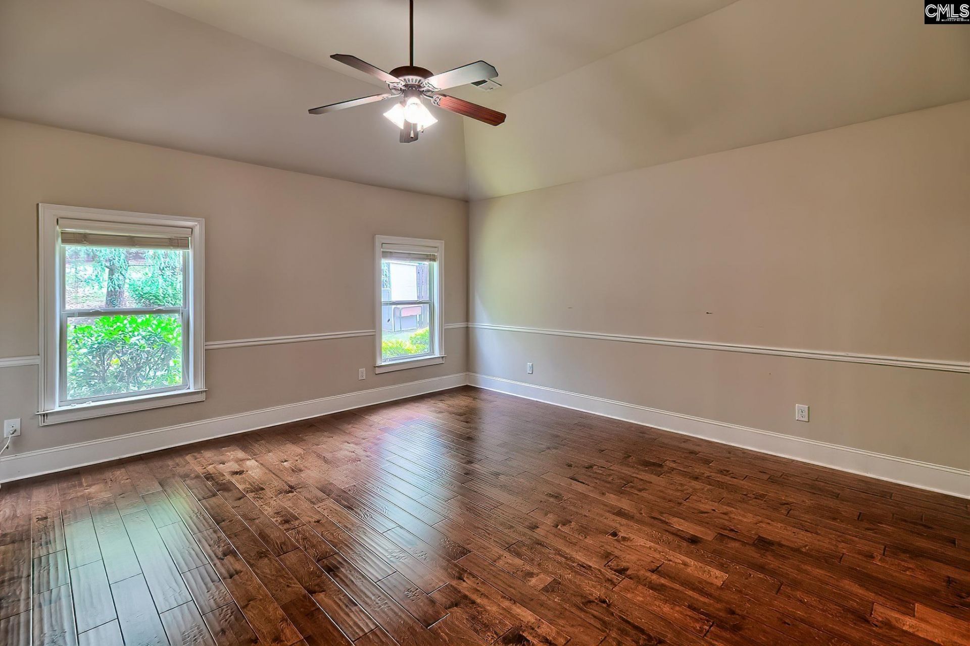 109 Saks Avenue  Photo 17