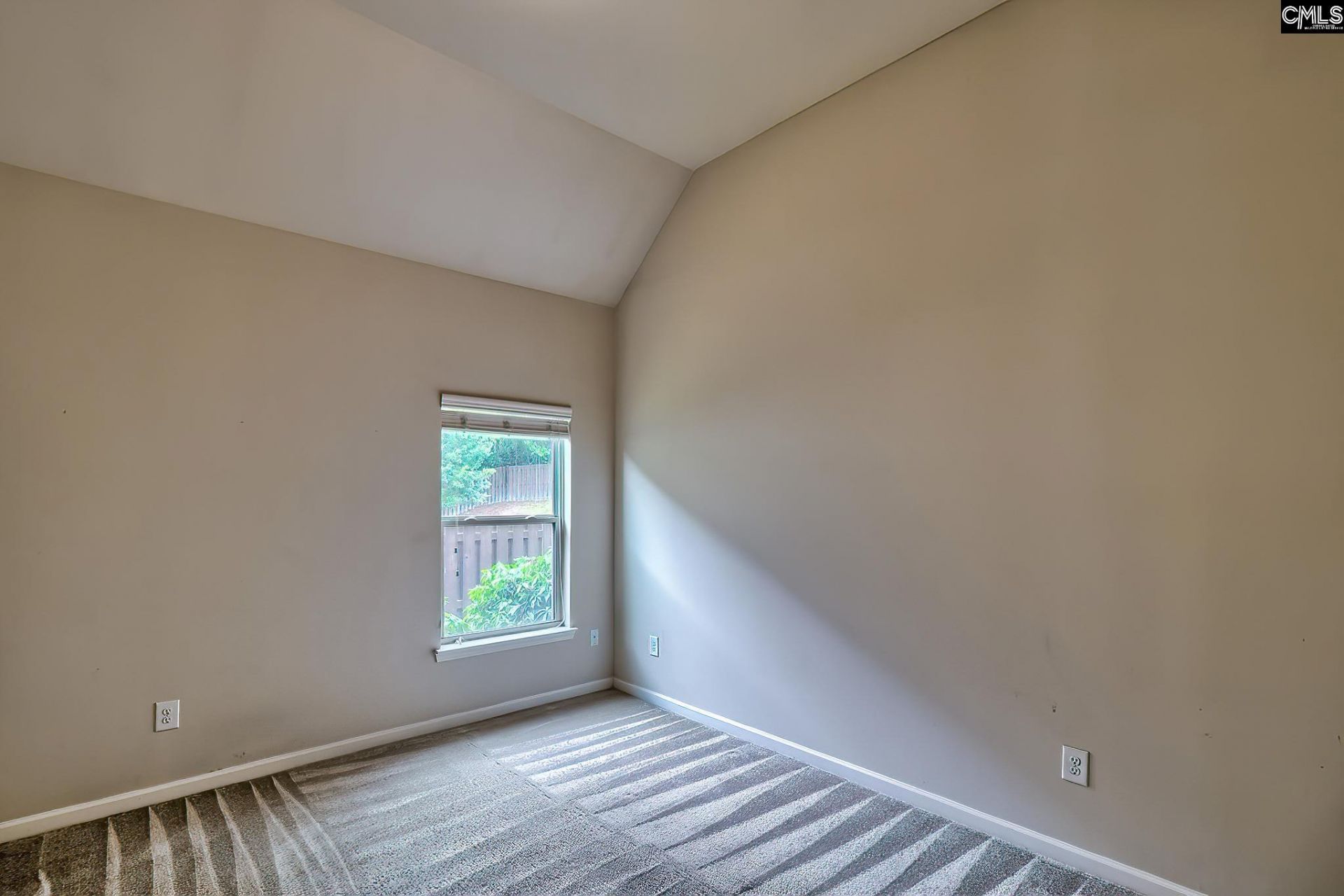 109 Saks Avenue  Photo 23