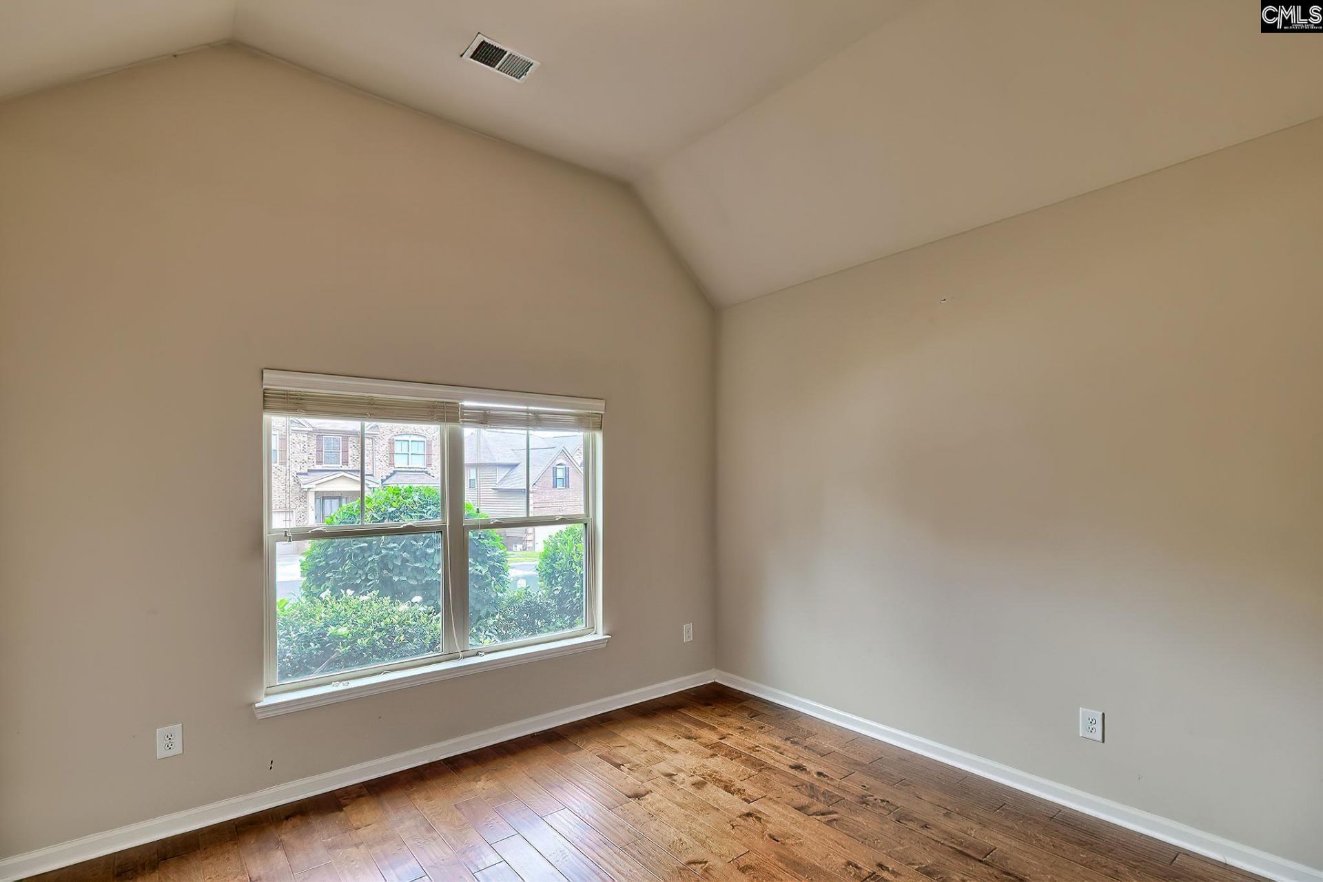 109 Saks Avenue  Photo 25
