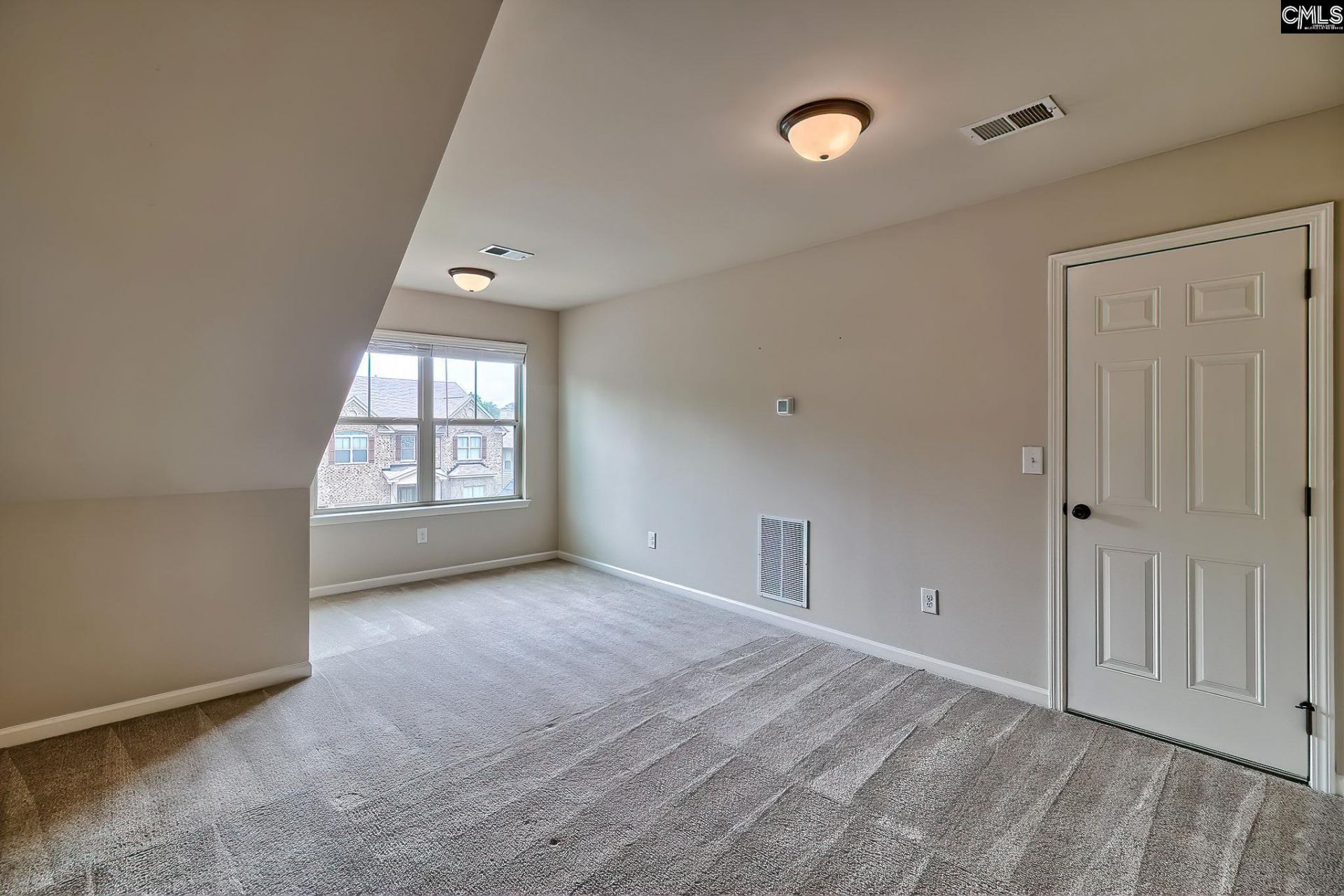 109 Saks Avenue  Photo 26