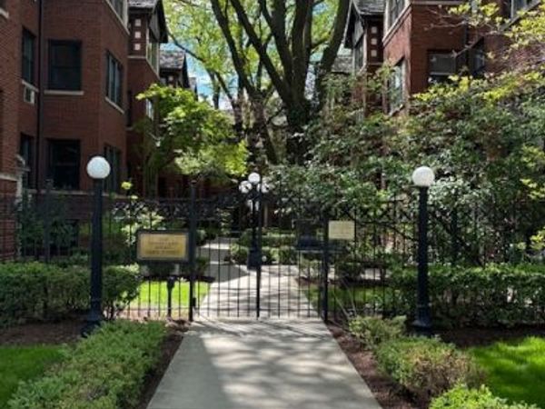 817 Lake Street , Unit 1N, Oak Park, IL 60301