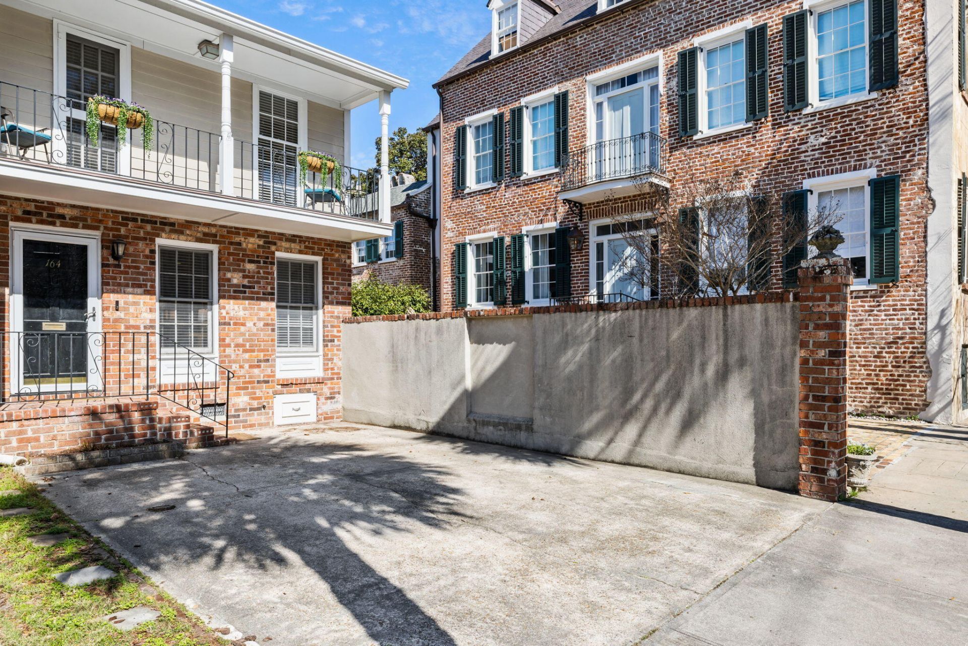 164 Queen Street Photo 16