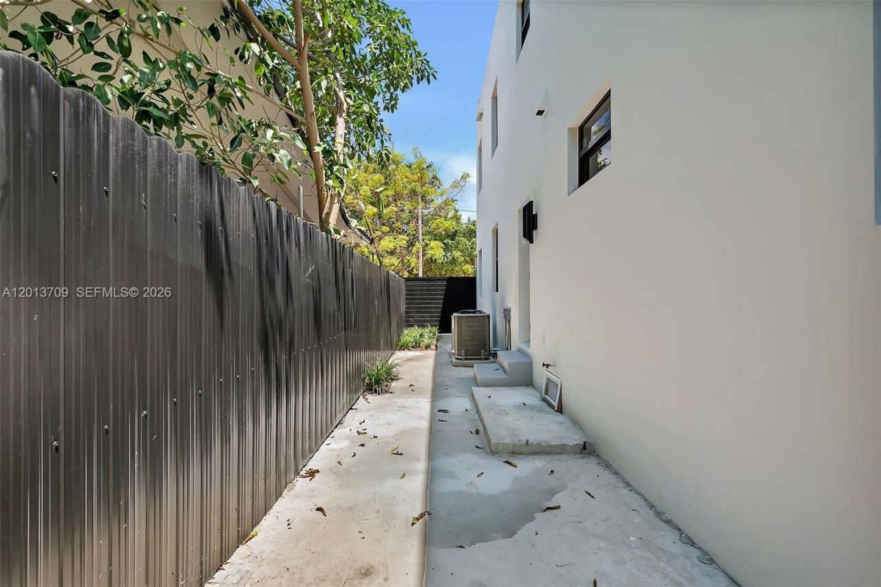 1840 SW 22nd Ter, Unit 1, Miami, FL 33145 Photo
