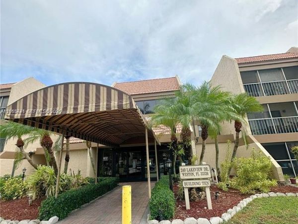 240 Lakeview Dr , Unit 212, Weston, FL 33326