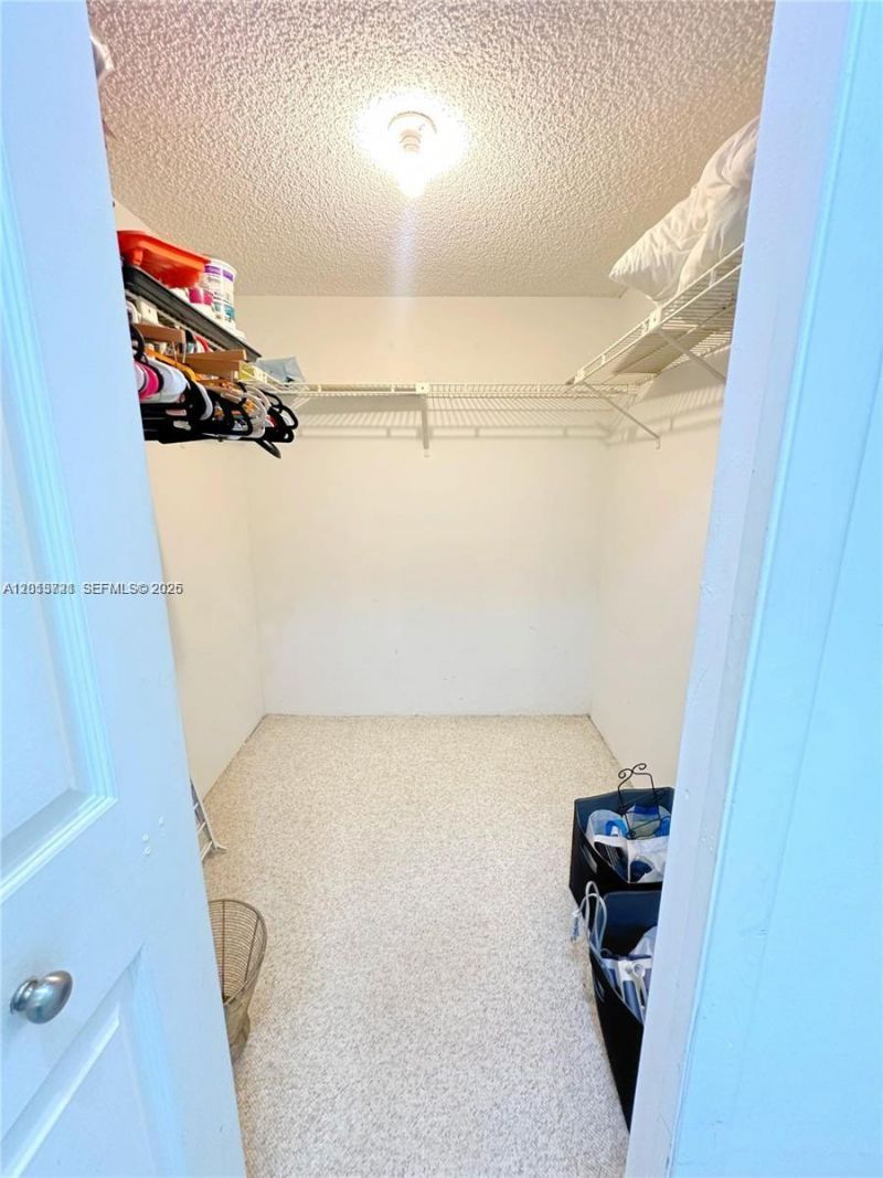 240 Lakeview Dr , Unit 212, Weston, FL 33326 Photo