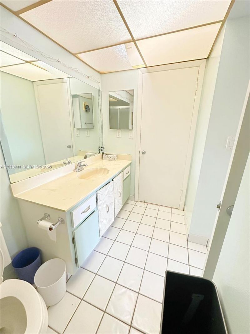 240 Lakeview Dr , Unit 212, Weston, FL 33326 Photo