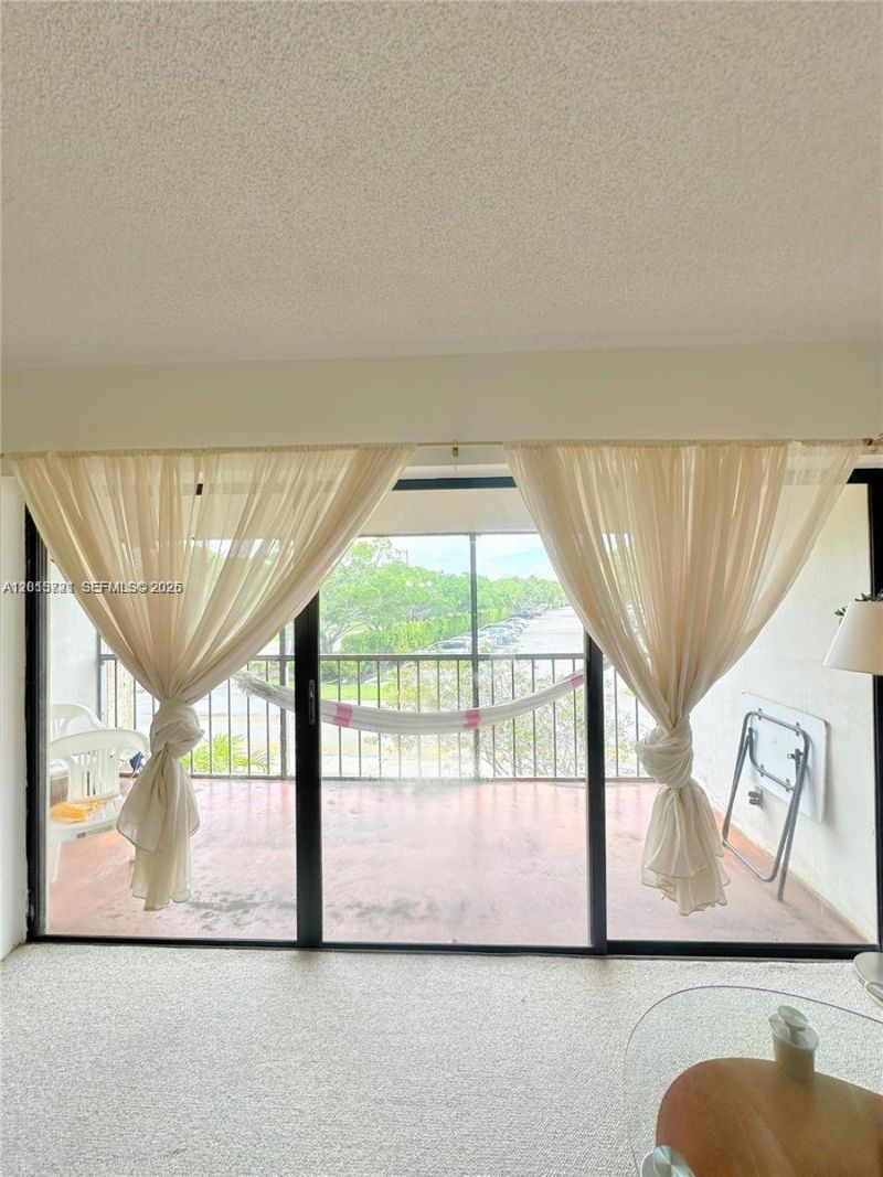 240 Lakeview Dr , Unit 212, Weston, FL 33326 Photo