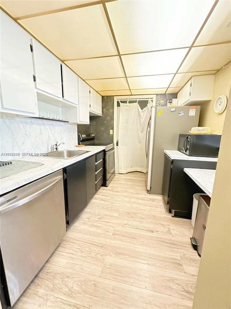 240 Lakeview Dr , Unit 212, Weston, FL 33326 Photo