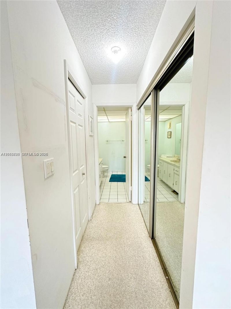 240 Lakeview Dr , Unit 212, Weston, FL 33326 Photo