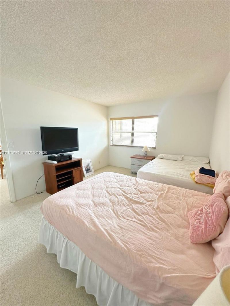240 Lakeview Dr , Unit 212, Weston, FL 33326 Photo