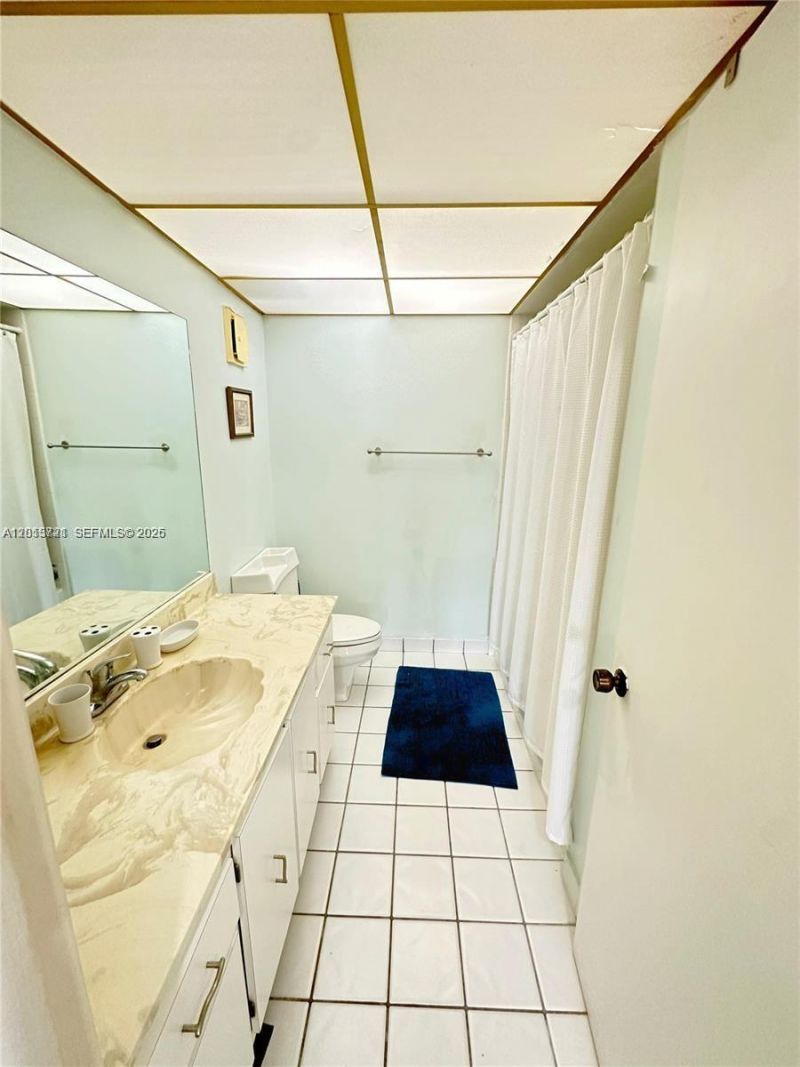 240 Lakeview Dr , Unit 212, Weston, FL 33326 Photo