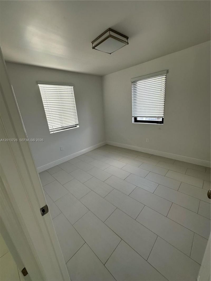 536 SW 7th St , Unit 6, Miami, FL 33130 Photo