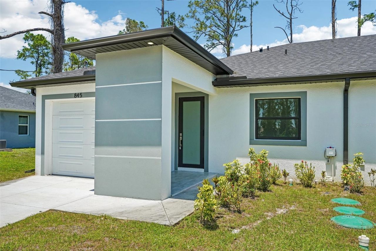 845/847 Meadow Road , Lehigh Acres, FL 33973 Photo