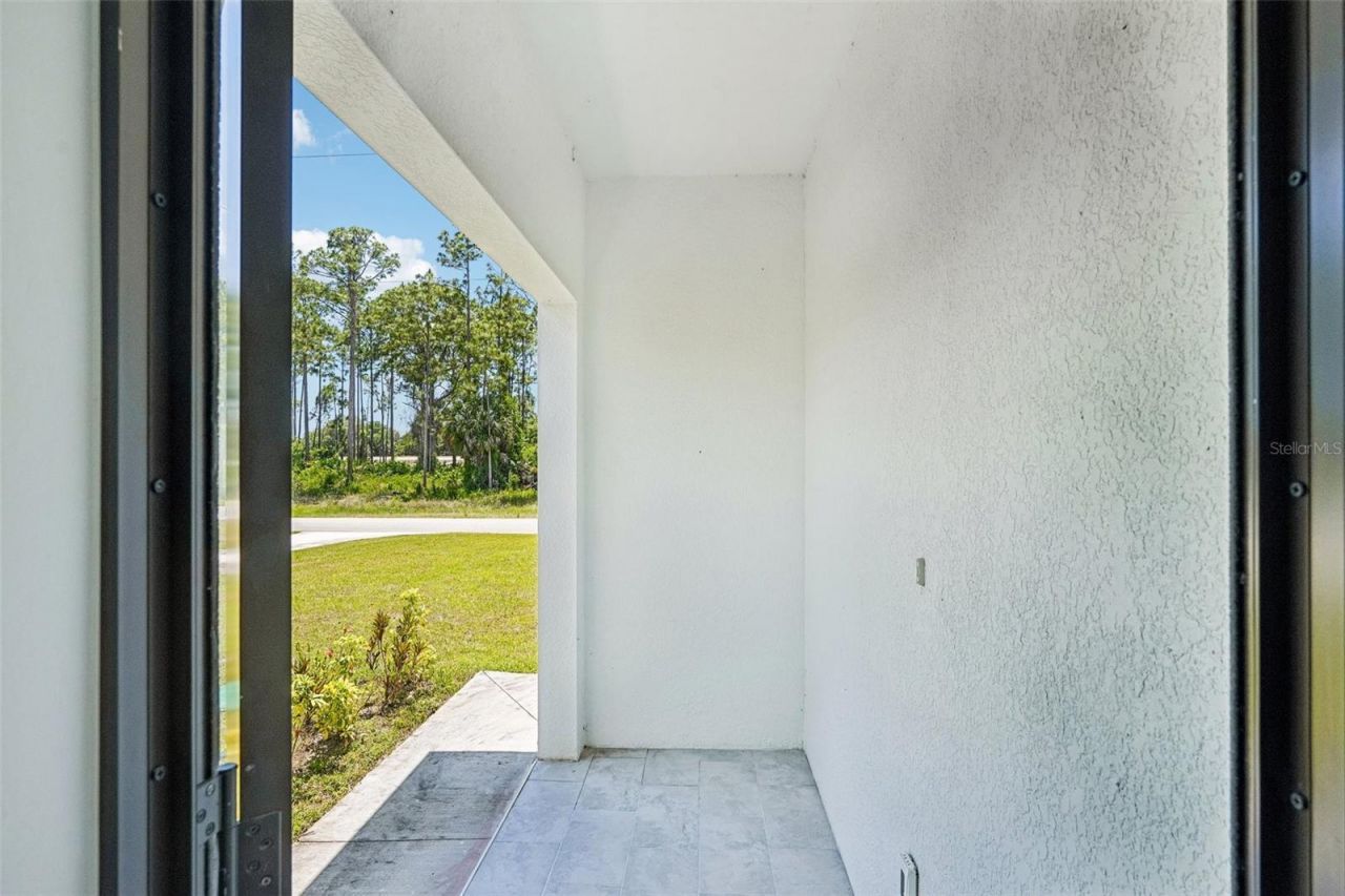 845/847 Meadow Road , Lehigh Acres, FL 33973 Photo