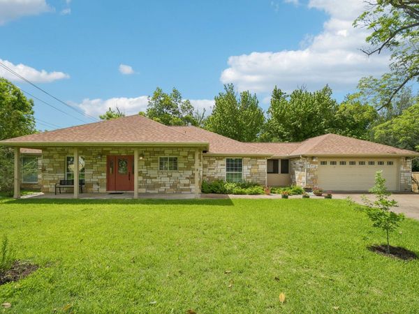 307 W 4th ST, Elgin, TX 78621