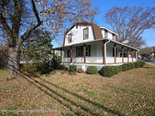 88 Memorial Parkway, Atlantic Highlands, NJ 07716
