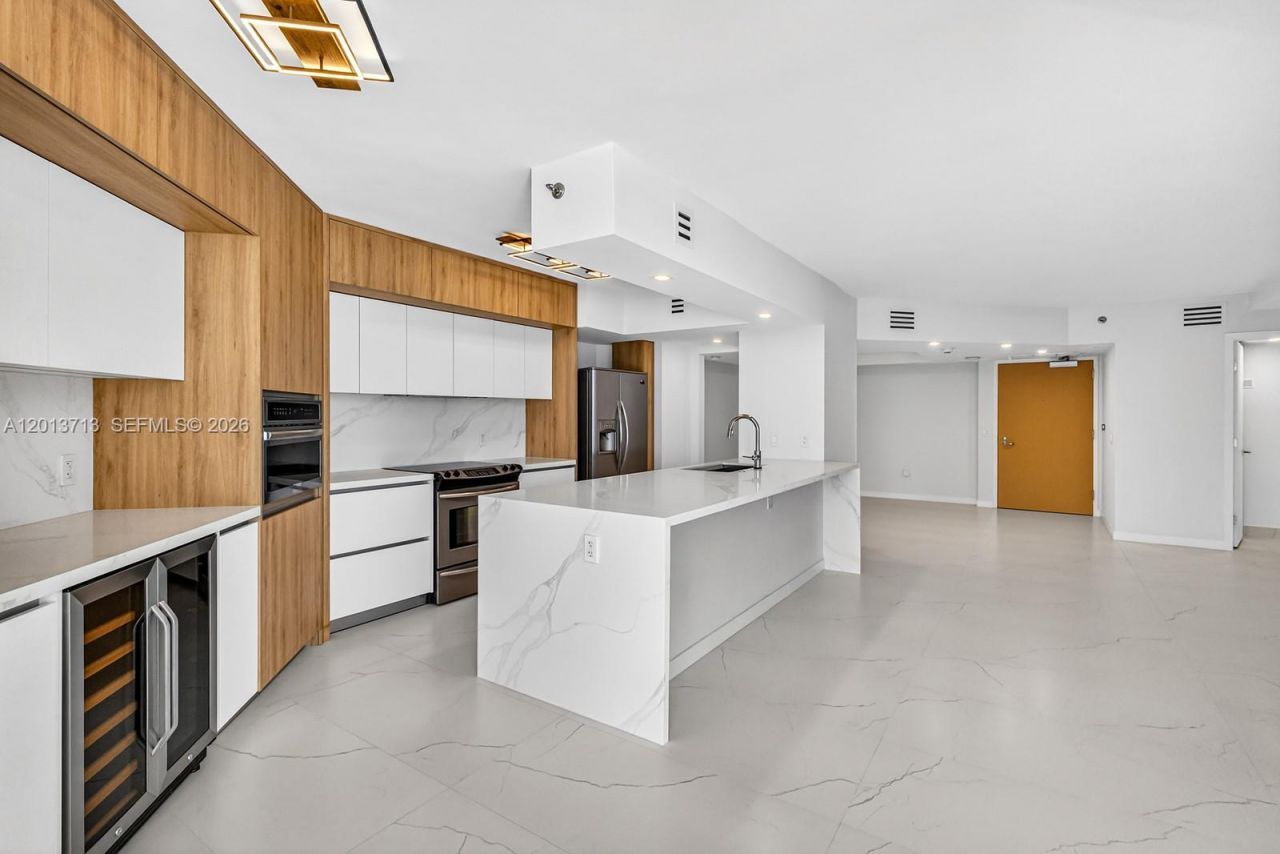 16445 Collins Ave, Unit 922, Sunny Isles Beach, FL 33160 Photo