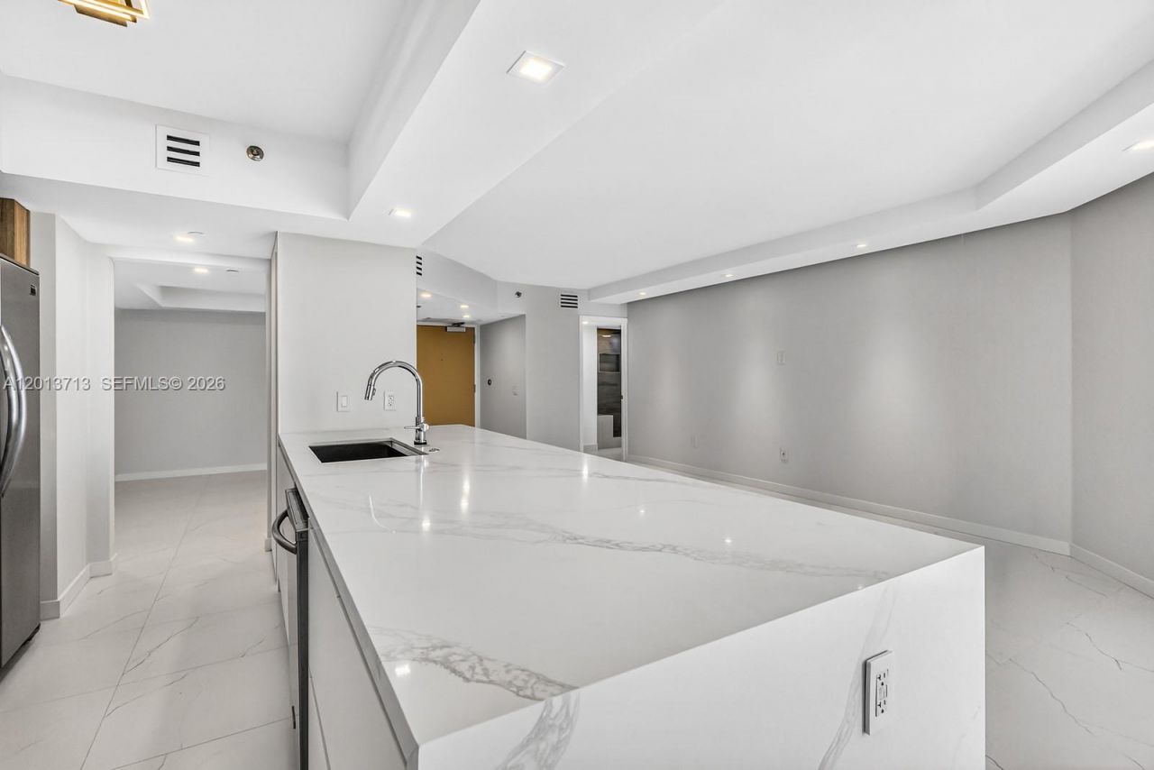 16445 Collins Ave, Unit 922, Sunny Isles Beach, FL 33160 Photo