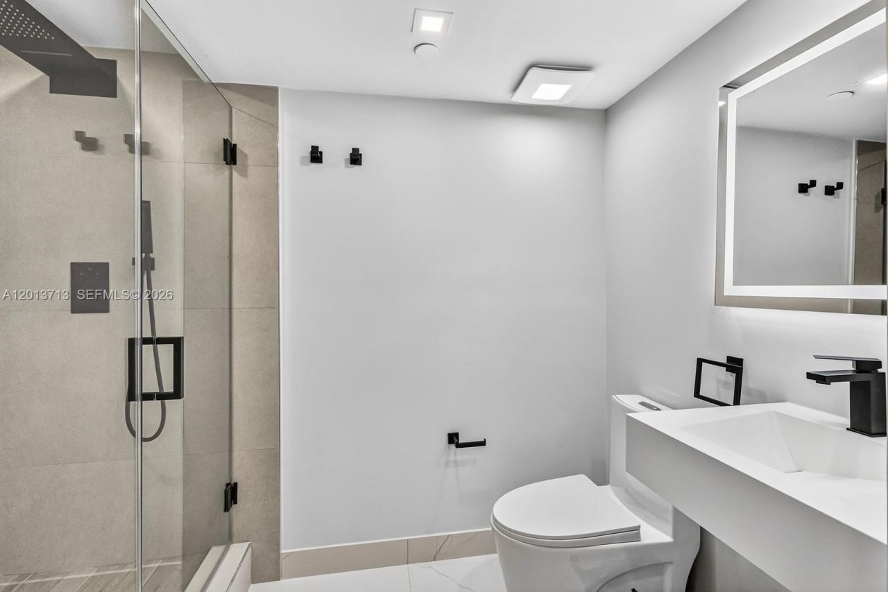 16445 Collins Ave, Unit 922, Sunny Isles Beach, FL 33160 Photo