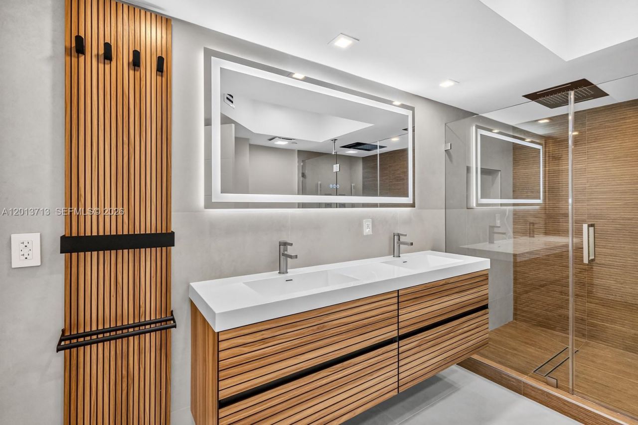16445 Collins Ave, Unit 922, Sunny Isles Beach, FL 33160 Photo