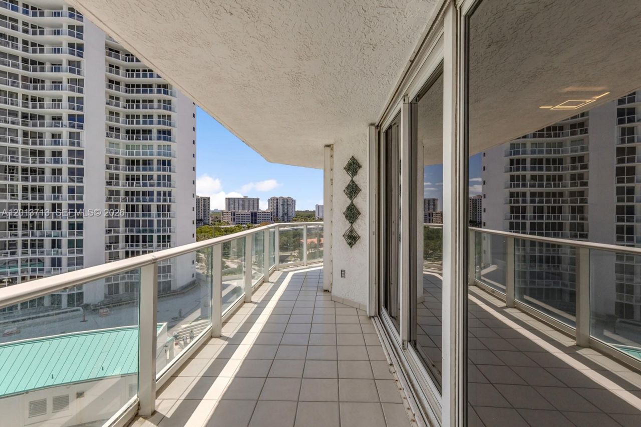 16445 Collins Ave, Unit 922, Sunny Isles Beach, FL 33160 Photo