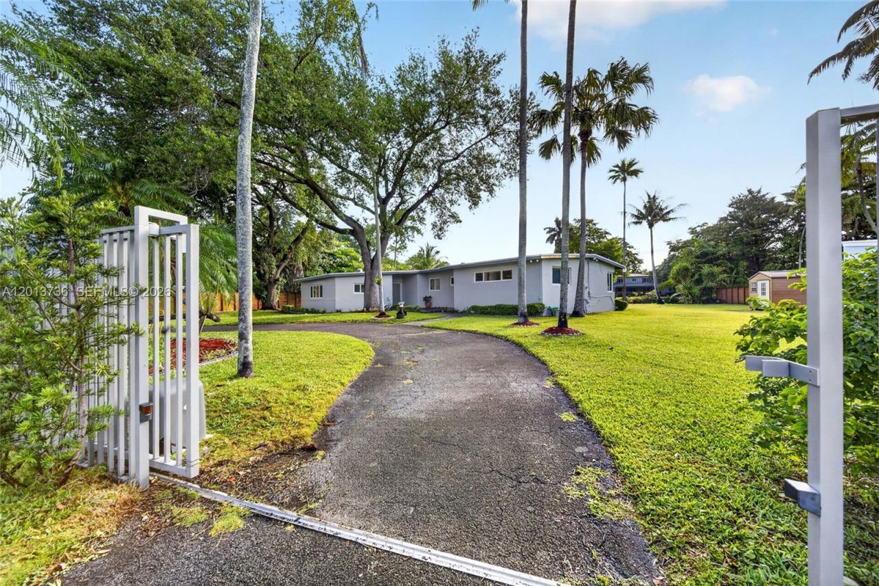 11665 W Biscayne Canal Rd , Miami, FL 33161 Photo