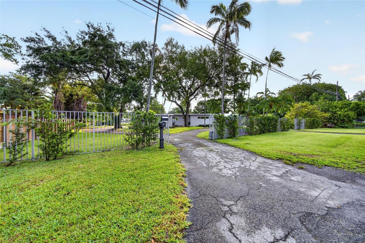 11665 W Biscayne Canal Rd , Miami, FL 33161 Photo