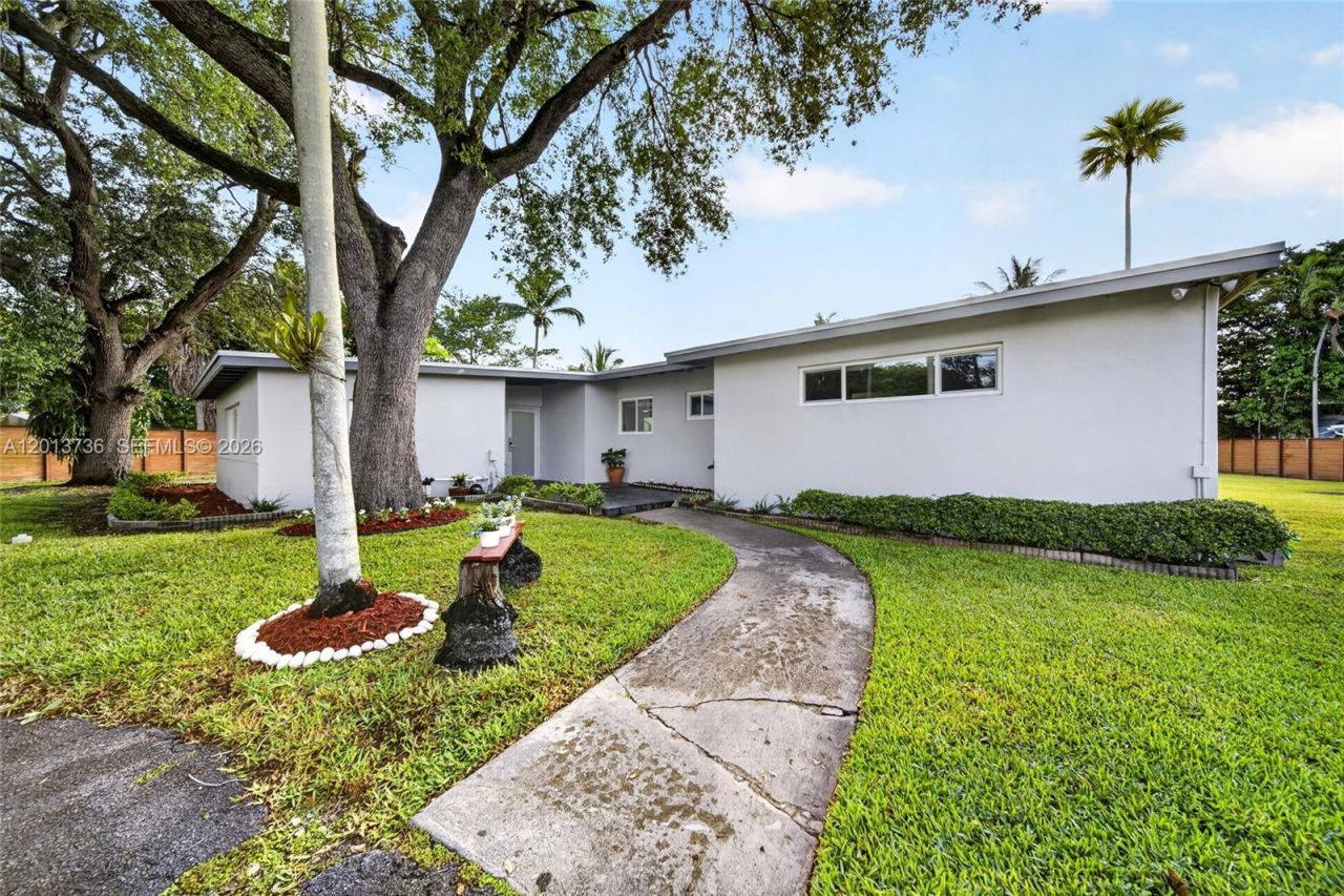 11665 W Biscayne Canal Rd , Miami, FL 33161 Photo