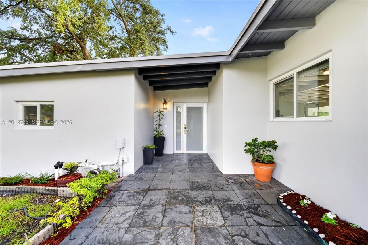 11665 W Biscayne Canal Rd , Miami, FL 33161 Photo