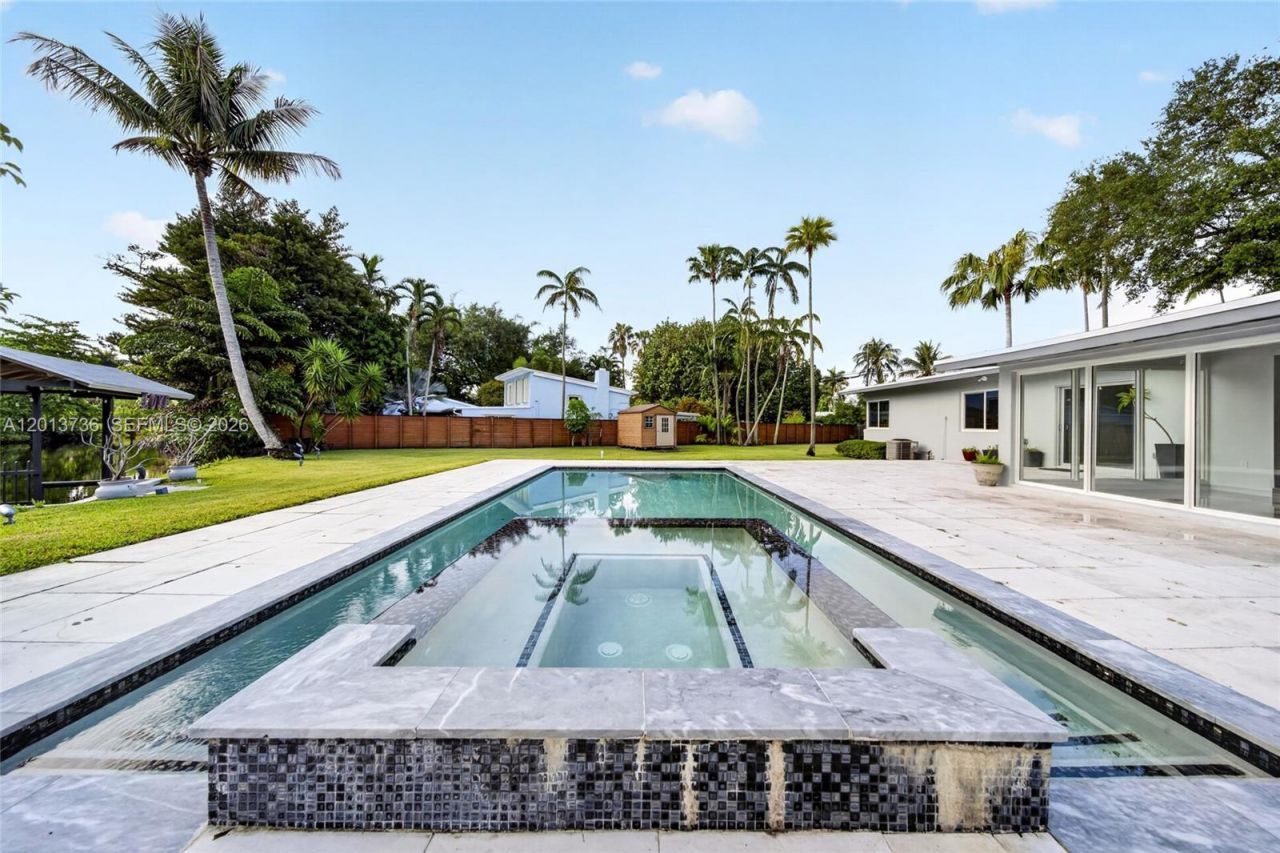 11665 W Biscayne Canal Rd , Miami, FL 33161 Photo