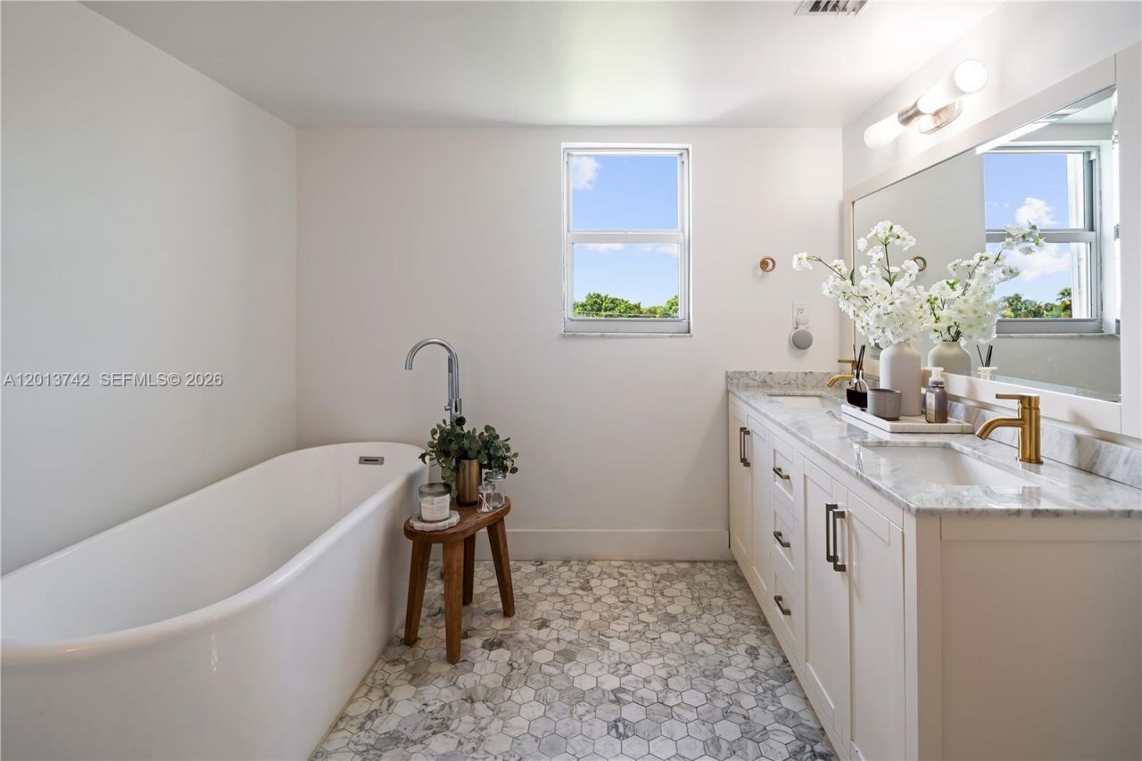 Please Call For Address, Unit 501, Key Biscayne, FL 33149 Photo