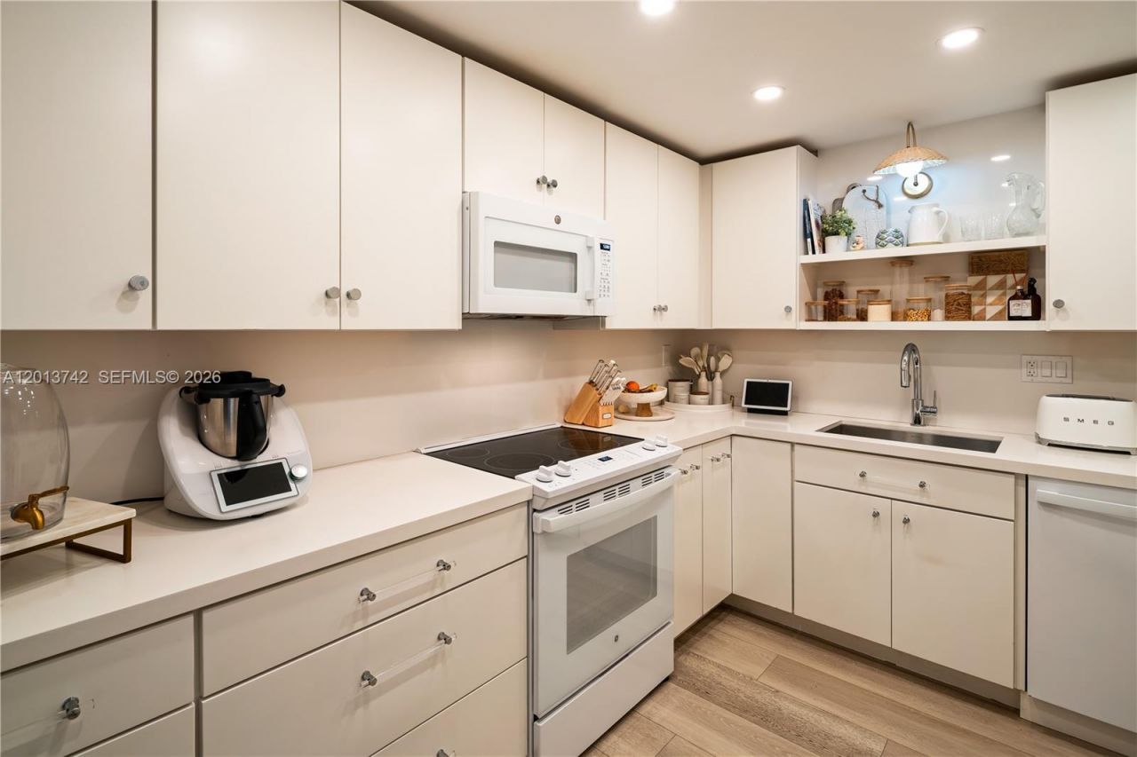 Please Call For Address, Unit 501, Key Biscayne, FL 33149 Photo
