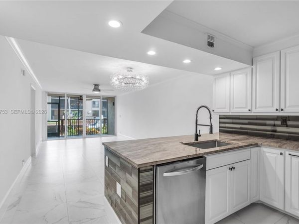 12 Royal Palm Way , Unit 103, Boca Raton, FL 33432
