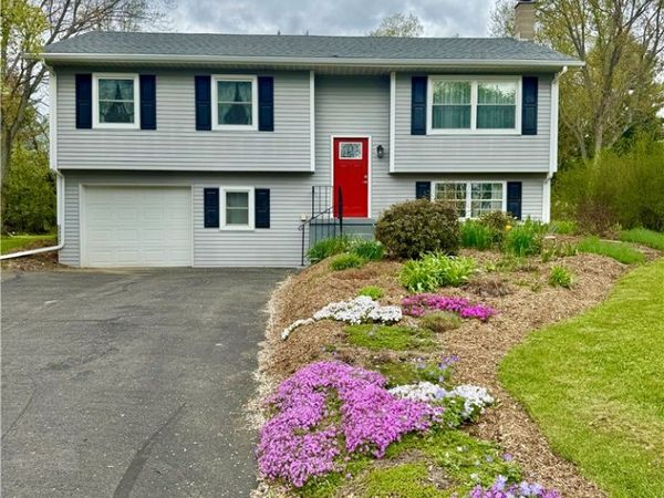 565 Meadowbrook Parkway W, Horseheads, NY 14845
