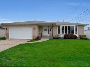 4 Village Lane , Buffalo, NY 14212