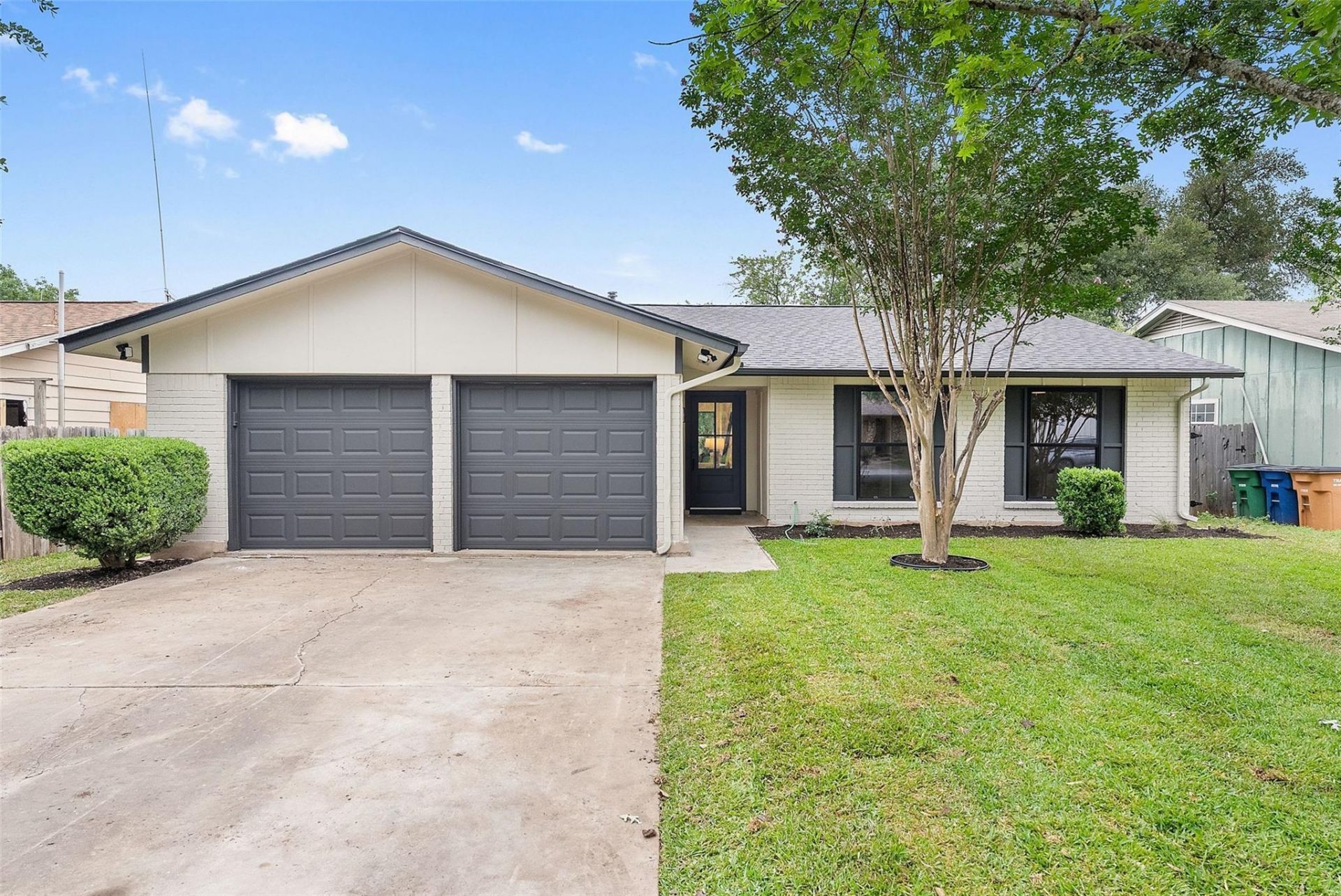 7903 Woodcroft Dr, Austin, TX 78749 Main Photo