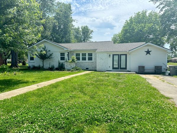 400 Circle Dr , Estill Springs, TN 37330
