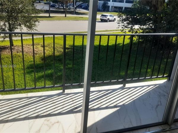 310 Fontainebleau Blvd , Unit 203, Miami, FL 33172