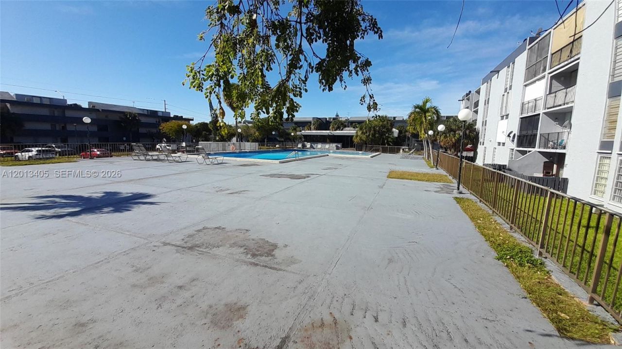 310 Fontainebleau Blvd, Unit 203, Miami, FL 33172 Photo